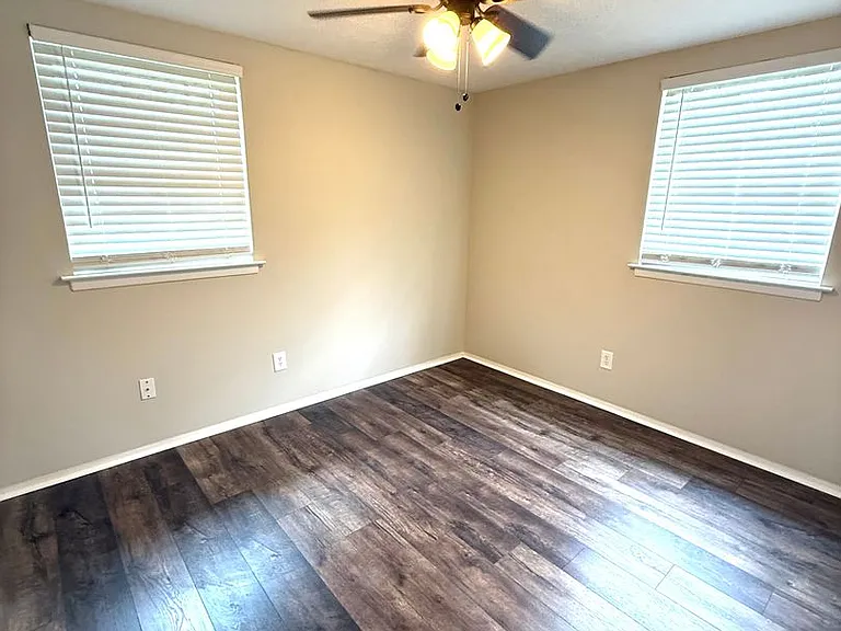 224 Lilac Dr — Photo 6