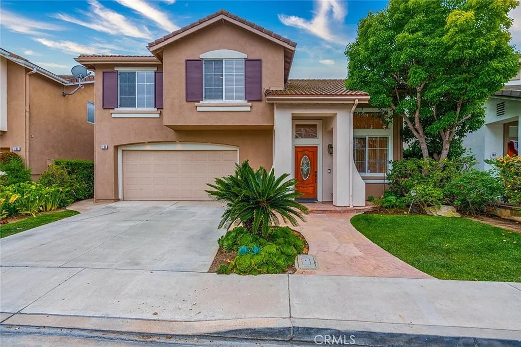 3 bed, 2.5 bath, 1725 sqft, $6,250 — Photo 2