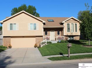 706 N 154th St, Omaha, NE 68154