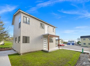 476 SE Barrington Dr #B, Oak Harbor, WA 98277