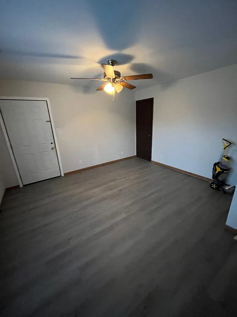 2 bed, $900 — Photo 2