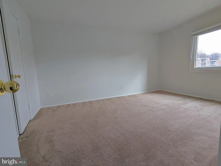 2903 Charing Cross Rd #7 — Photo 14