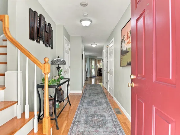 111 Regency Ln #111, Abington, MA 02351