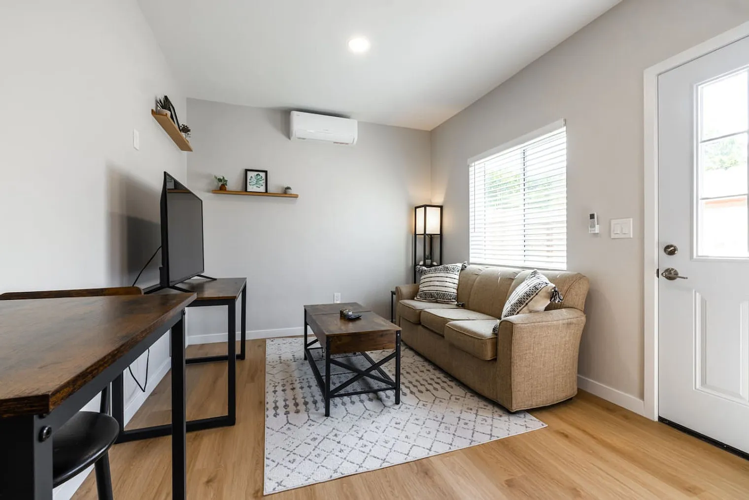 1 bed, 1.0 bath, $3,650 — Photo 3