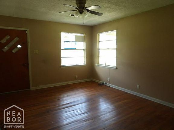 5th image of 404 Kay St