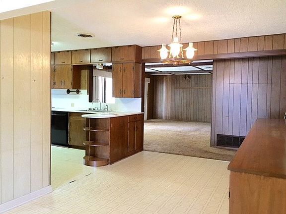 5th image of 806 W 22nd St