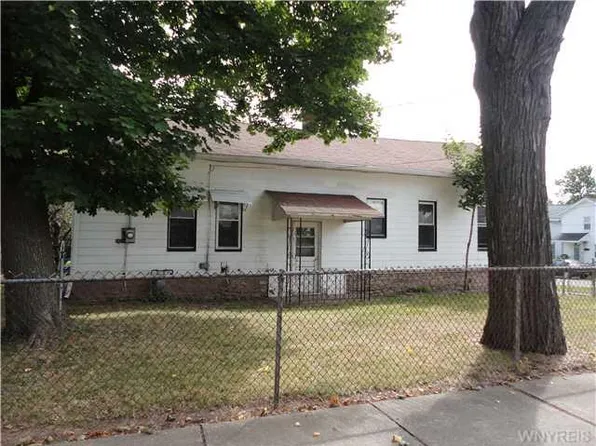 79 Monroe St, Lockport, NY 14094