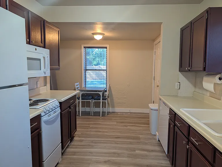 1511 Rochester St — Photo 12