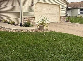 3102 S 8th St, Marshalltown, IA 50158