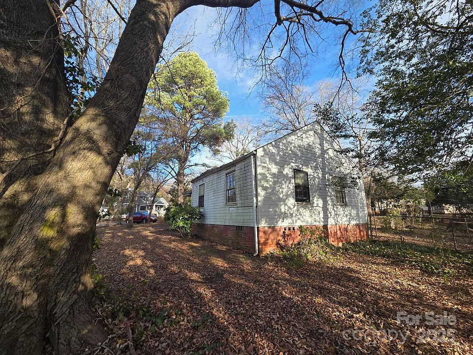 2nd image of 735 Seldon Dr