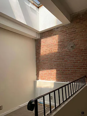 Sold by R New York | media 32