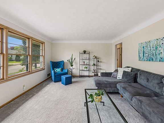2nd image of 1073 Eleanor Ave