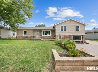 4401 N Pine St, Davenport, IA 52806