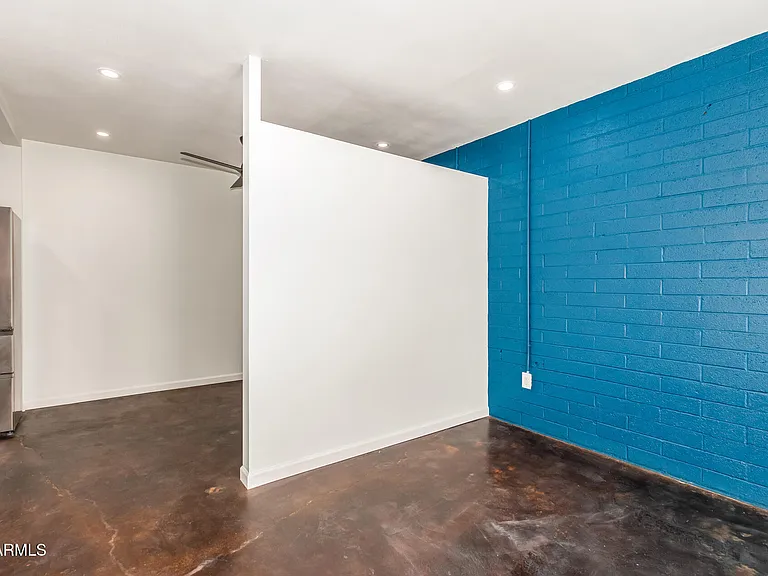 2402 W Weldon Ave — Photo 7