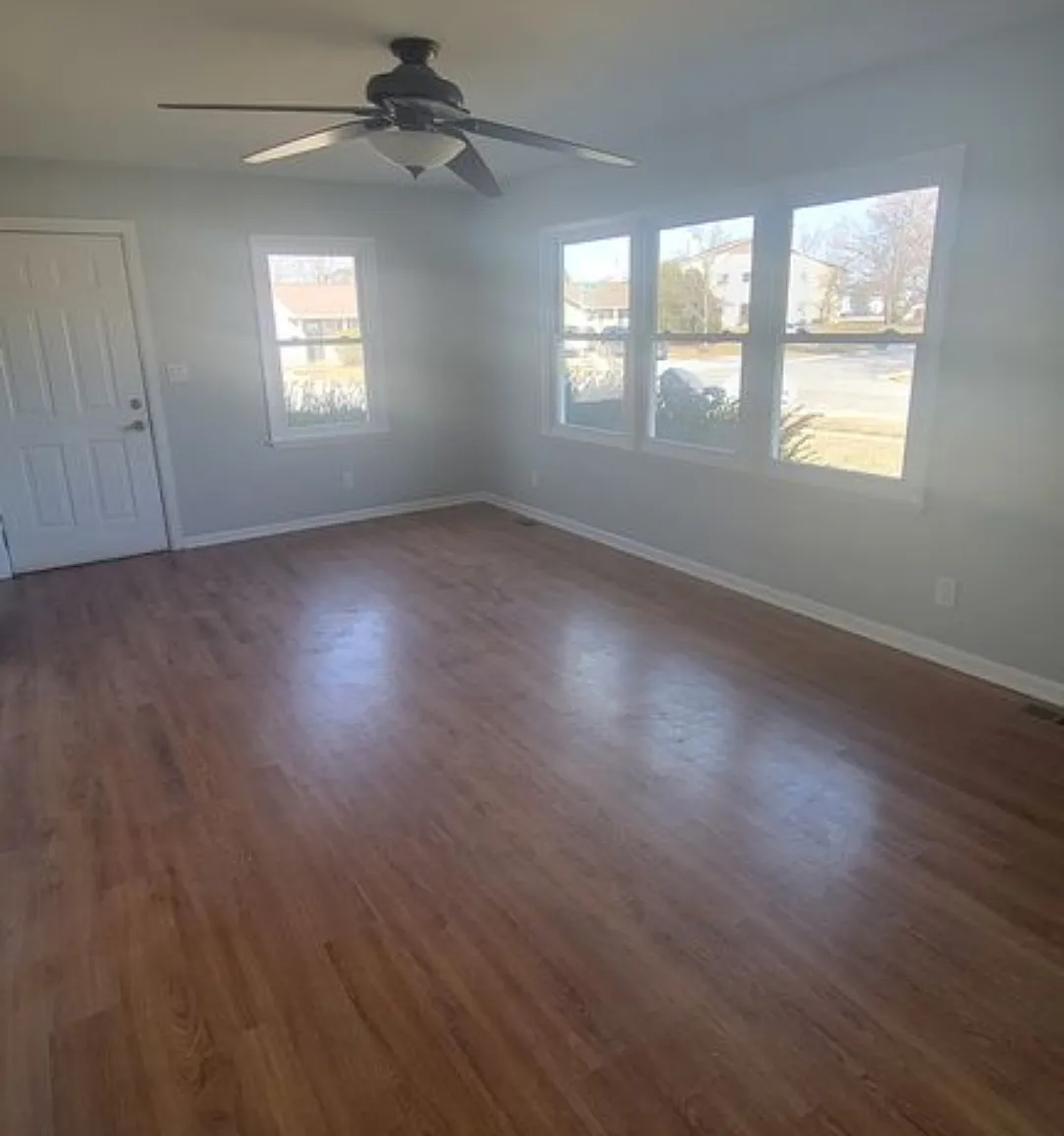 4 bed, 900 sqft, $1,575 — Photo 4
