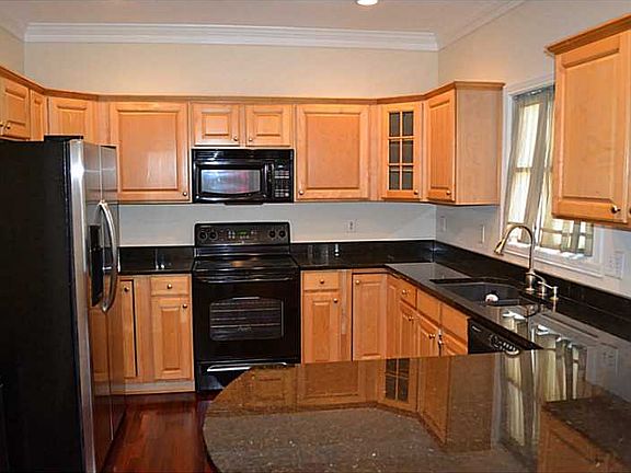3rd image of 9559 Pinecreek Dr