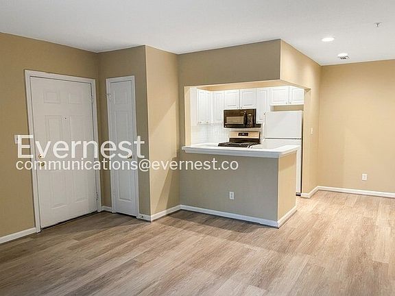 3rd image of 20283 Beechwood Ter Unit 201