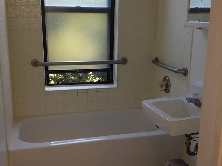 7301 N. Sheridan — Photo 19