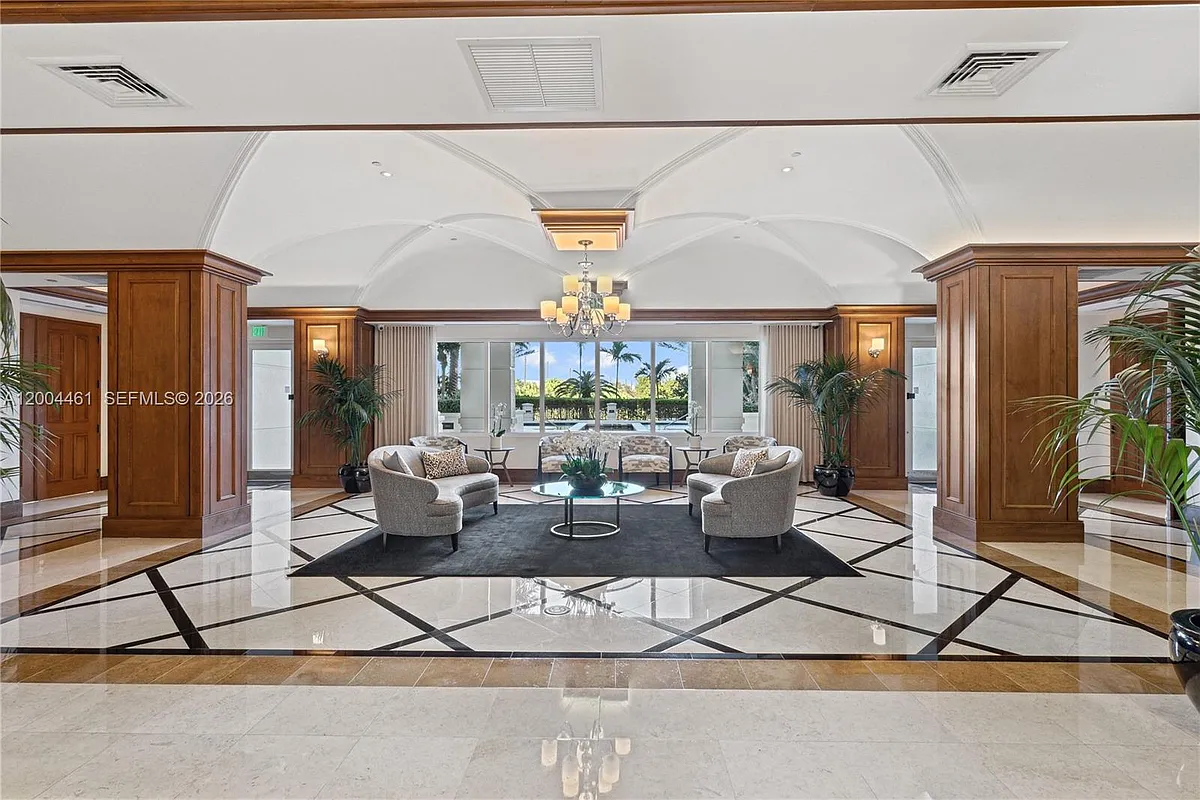 Building Photo - 13621 Deering Bay Dr #304