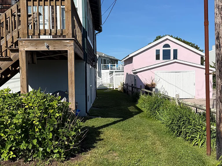 71 Langworthy Ave — Photo 6