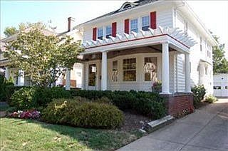 1st image of 1083 Summit Ave