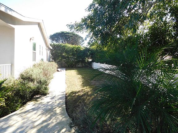 3rd image of 821 Catalina Blvd
