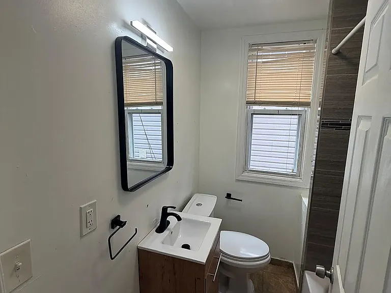 886 S 17th St — Photo 5