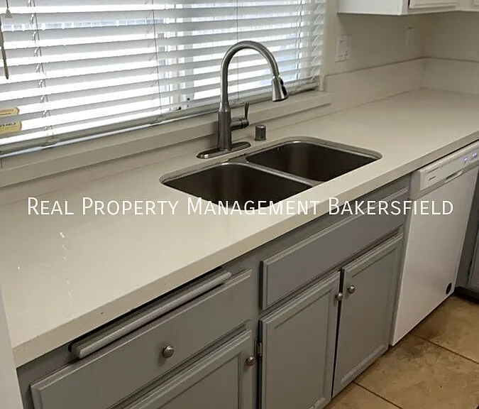520 Windsor Park Dr — Photo 8