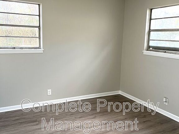 4th image of 1108 Hall St #2