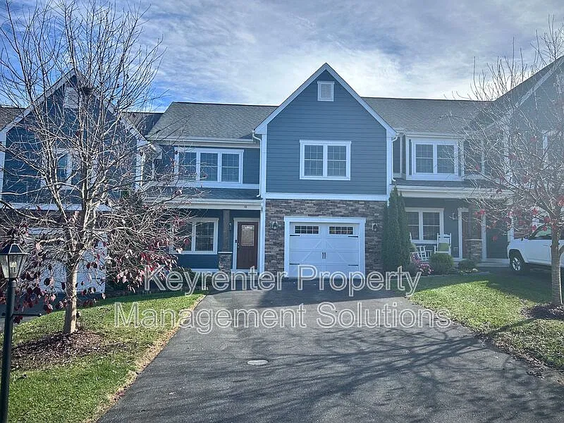 4 bed, 2.5 bath, 2400 sqft, $2,395 — Photo 2