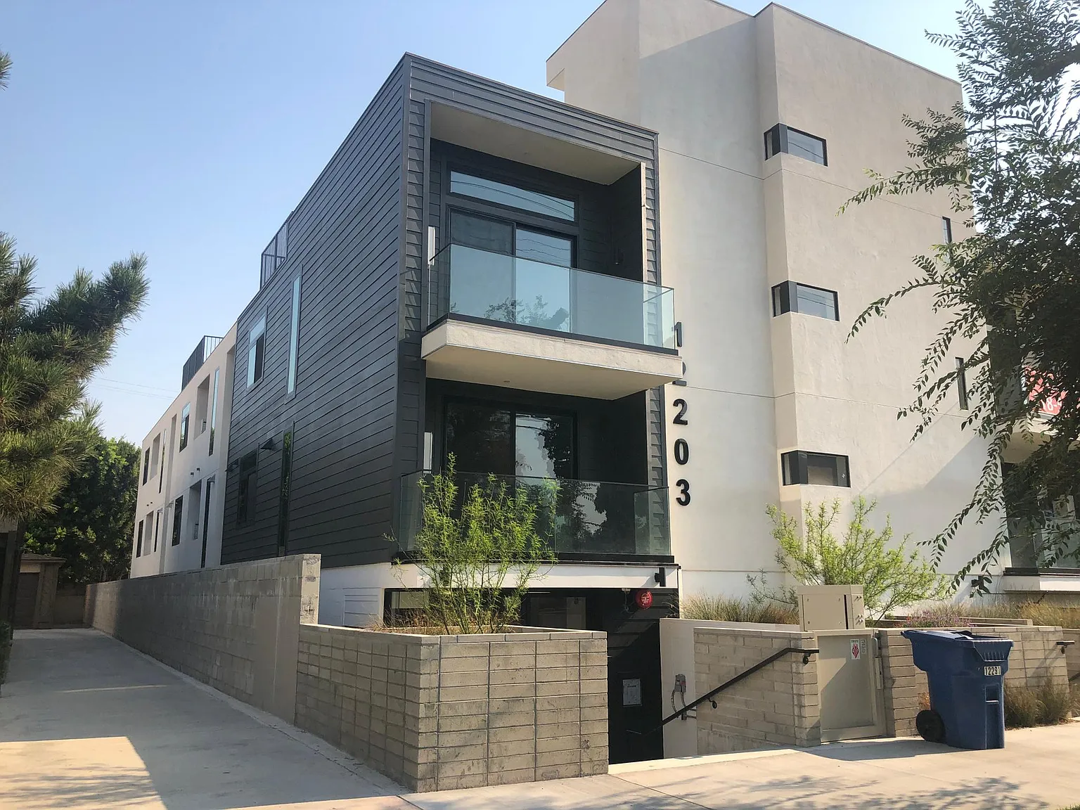 12203 Moorpark St Studio City CA 91604 — Photo 1