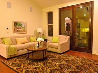 15221 Camarillo St, Sherman Oaks, CA 91403