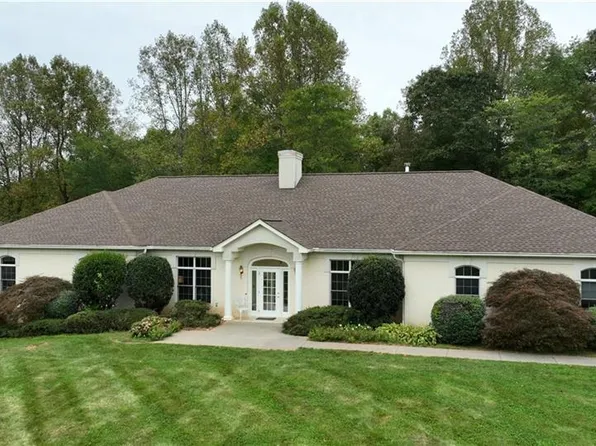 714 Mount Zion Rd, Pinnacle, NC 27043