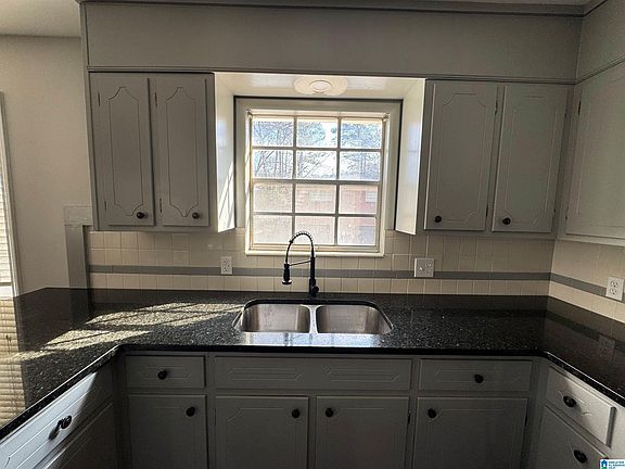 4th image of 3618 Memory Ln