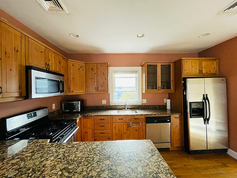 18 Richardson St #18 — Photo 6