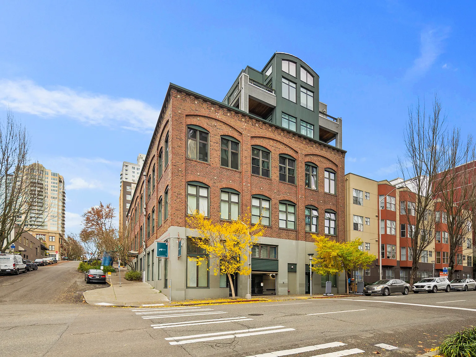 1 bed, 694 sqft, $2,025 — Photo 2