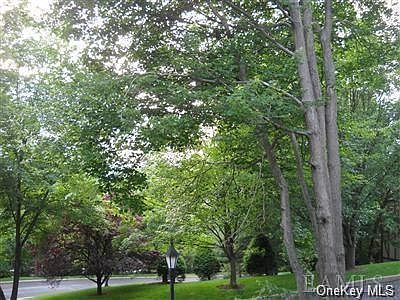 3rd image of 27 Foxwood Cir
