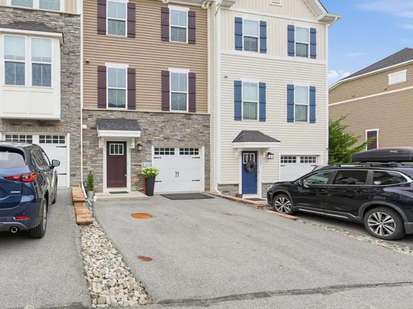221 Sugar Maple Sq, Downingtown, PA 19335