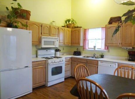4th image of 4309 Hillside Dr
