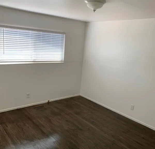 528 Adrienne Dr — Photo 7