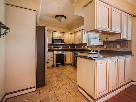 3rd image of 8110 Loden Ct