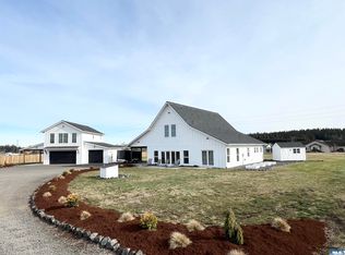 360/362 E Hendrickson Rd, Sequim, WA 98382