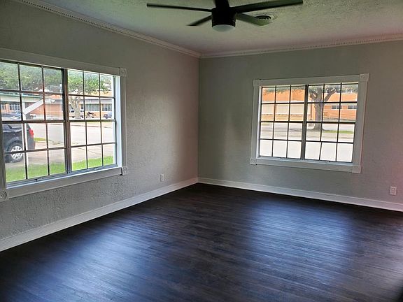3rd image of 1528 Merriman St