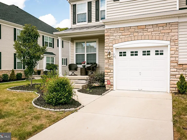 15 Overlook Dr — Photo 3