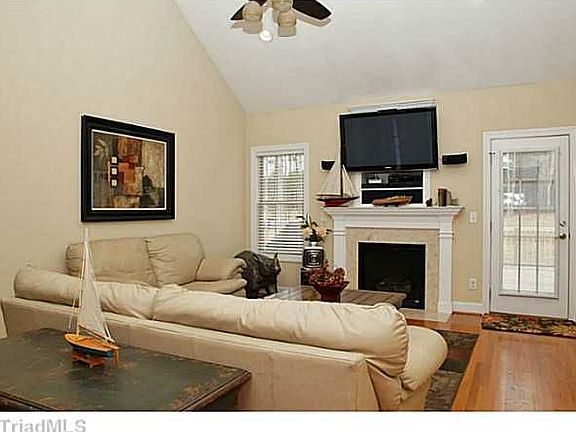 4th image of 121 Keel Ct