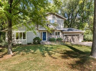 16686 Meadowbrook Ln, Wayzata, MN 55391