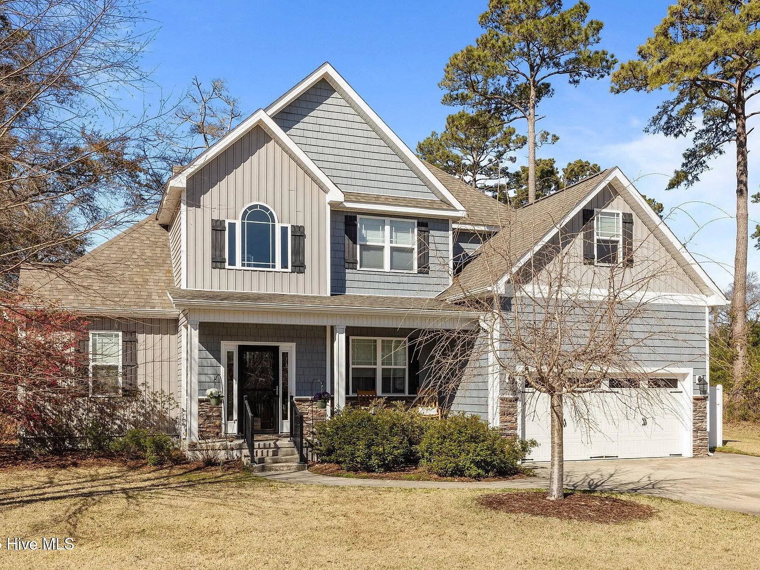 4 bed, 3.0 bath, $3,200 — Photo 2