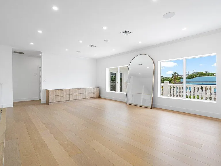 1366 SW 4th Ct — Photo 26