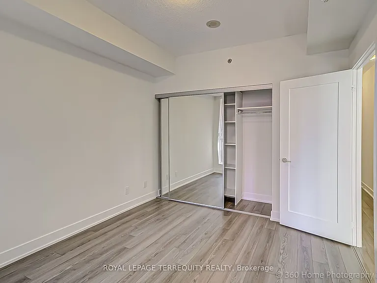 318 Richmond St W #1207 — Photo 15