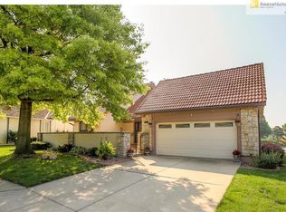 409 NE Inverrary St, Lees Summit, MO 64064